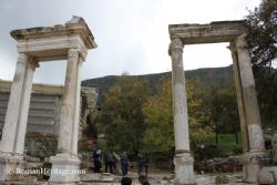 Gate Hadrian-s Puerta de Adriano