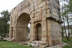Arch of Triumph Maktar outside