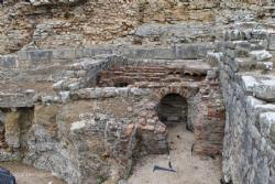 Baths of the wall, by the house of Swastika