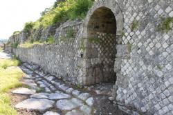 Cassino Via, Gate and Walls