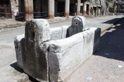 Fountain (White stones)