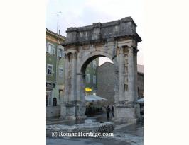 Croatia Croacia Pula Triumphal Arch arco Triunfal -4-.JPG