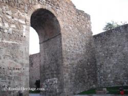 Talaver de la Reina murallas y arco (NO romanos)