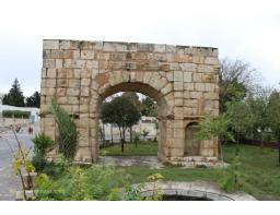 Maktar second Roman Arch off the archeological site (10) (Copiar)