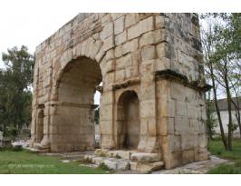 Maktar second Roman Arch off the archeological site (14) (Copiar)